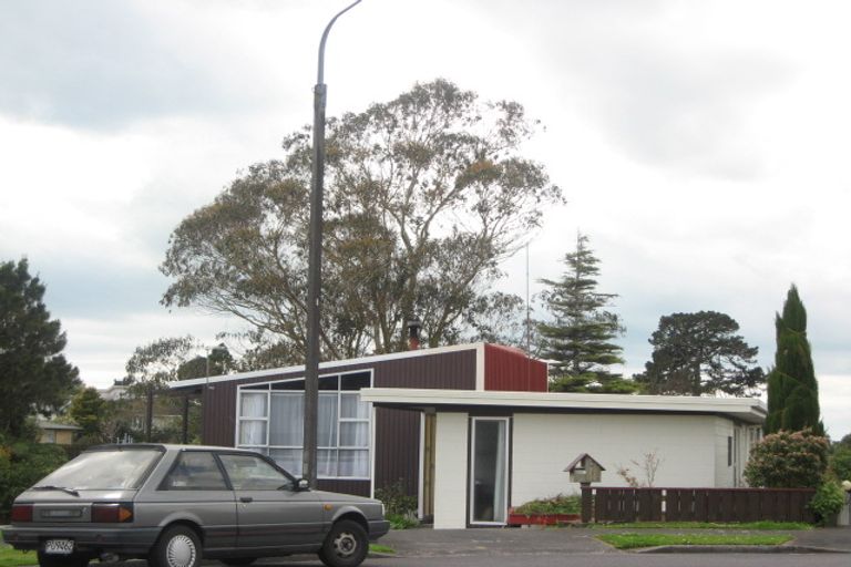 Photo of property in 9 Warren Place, Frankleigh Park, New Plymouth, 4310
