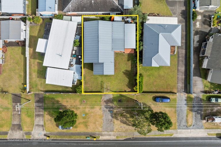 Photo of property in 225 Port Road, Whangamata, 3620