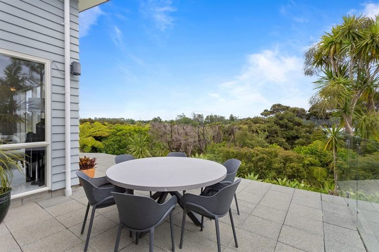Photo of property in 29 Schopolo Place, Schnapper Rock, Auckland, 0632