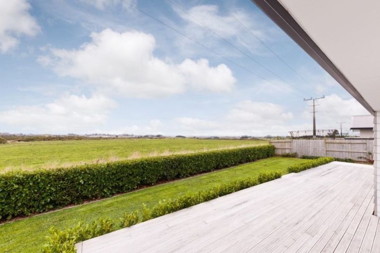 Photo of property in 11 Saint Heliers Grove, Fitzherbert, Palmerston North, 4410