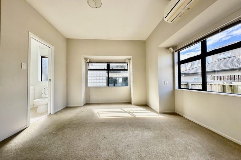 Photo of property in 10 Nicholson Avenue, Papatoetoe, Auckland, 2025