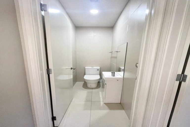 Photo of property in 436 East Coast Road, Windsor Park, Auckland, 0630