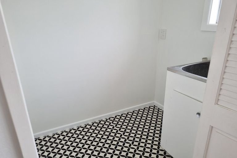 Photo of property in 38 Cowling Road, Hurdon, New Plymouth, 4310