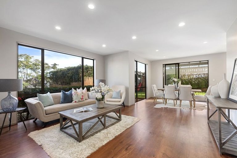 Photo of property in 33 Kilkelly Avenue, Pinehill, Auckland, 0632