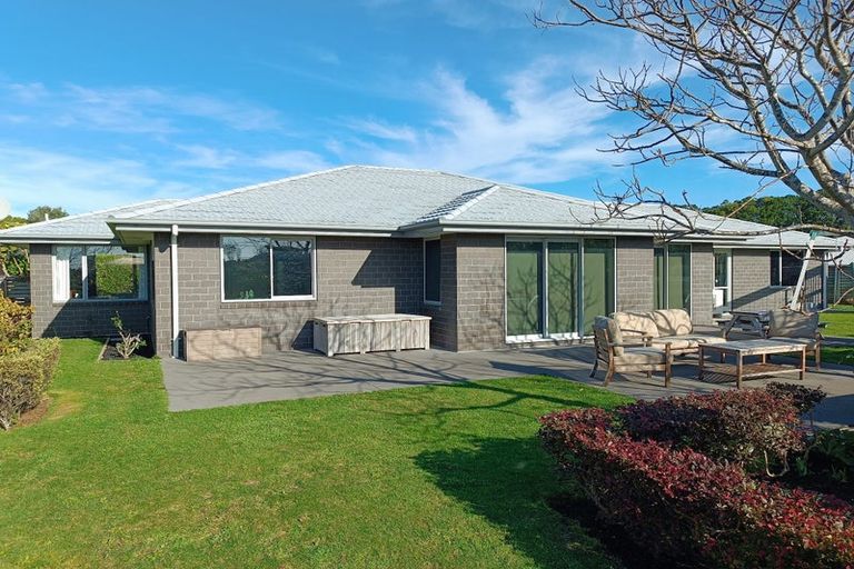 Photo of property in 3a Pipitea Place, Whalers Gate, New Plymouth, 4310