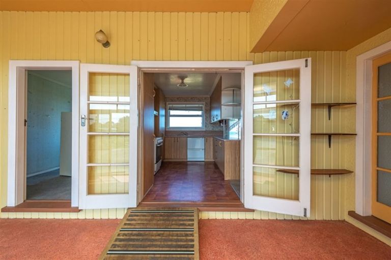 Photo of property in 93 Karaka Street, Castlecliff, Whanganui, 4501