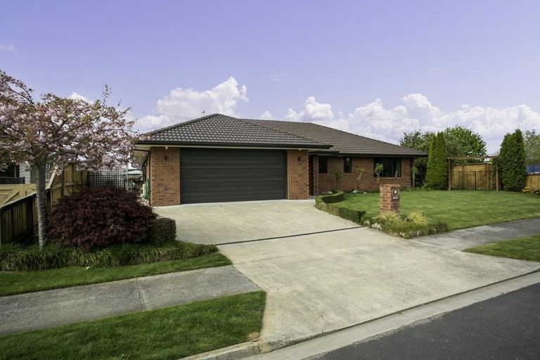 Photo of property in 15 Twin Willow Close, Cambridge, 3434