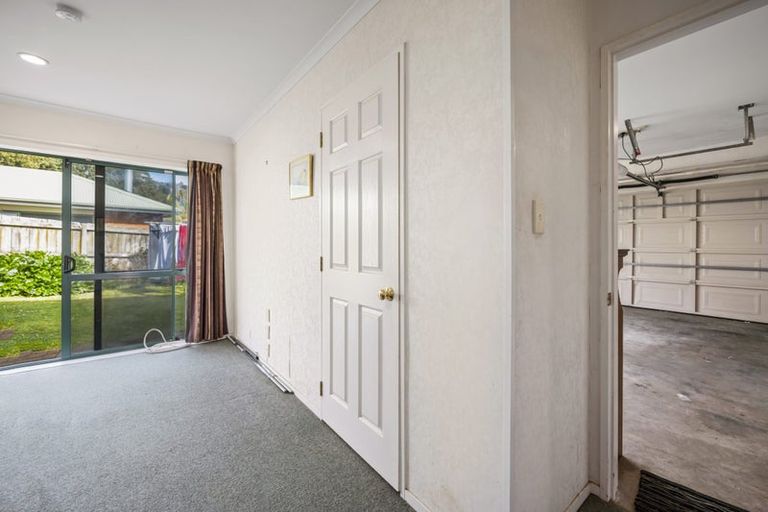 Photo of property in 30 Capricorn Place, Kawaha Point, Rotorua, 3010