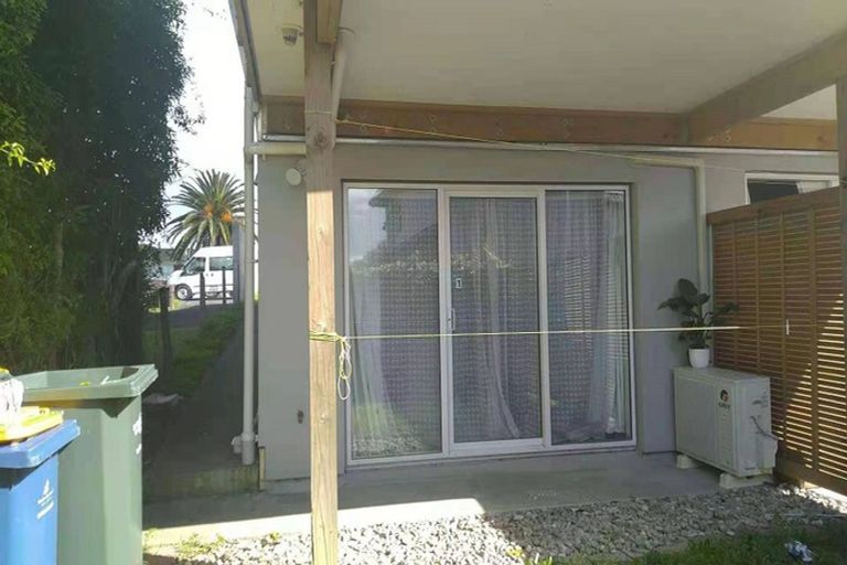 Photo of property in 1/4313 Great North Road, Glendene, Auckland, 0602