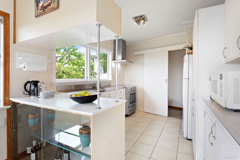 Photo of property in 549 East Coast Road, Browns Bay, Auckland, 0630