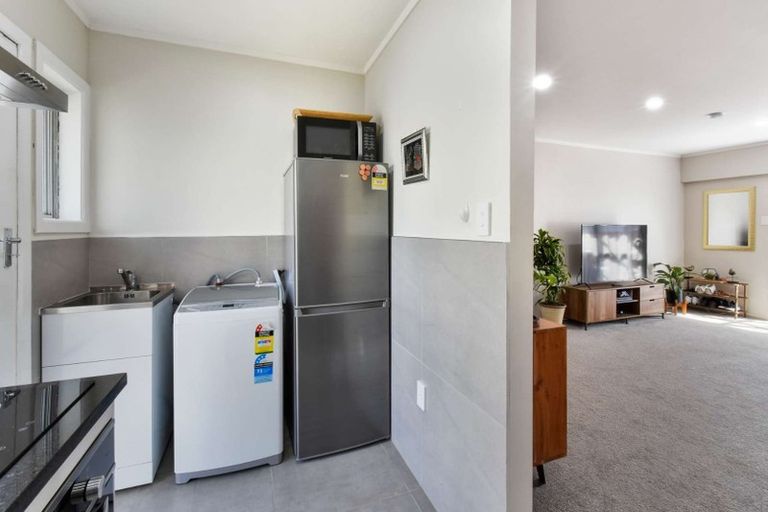Photo of property in 2/24 Robertson Road, Favona, Auckland, 2024