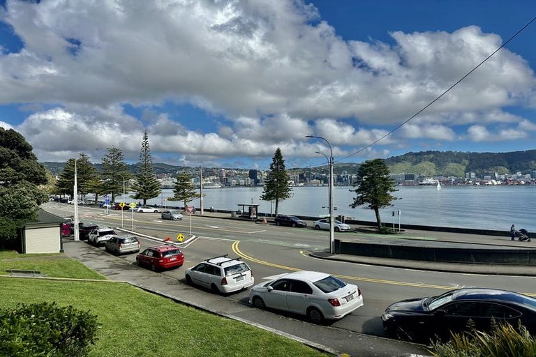 Photo of property in The Capital, 4/370 Oriental Parade, Oriental Bay, Wellington, 6011