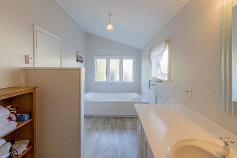 Photo of property in 83 Queenwood Road, Levin, 5510