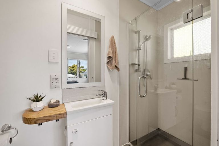 Photo of property in 74 Awanui Street, Merrilands, New Plymouth, 4312