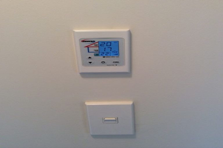 Photo of property in 13b Olive Crescent, Papatoetoe, Auckland, 2025