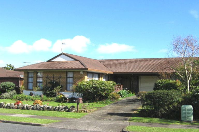 Photo of property in 1/1 Cornelian Crescent, Half Moon Bay, Auckland, 2012