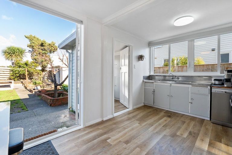 Photo of property in 9 East Street, Petone, Lower Hutt, 5012