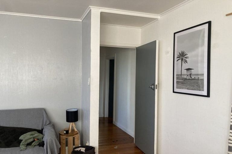 Photo of property in 36 Howard Road, Northcote, Auckland, 0627