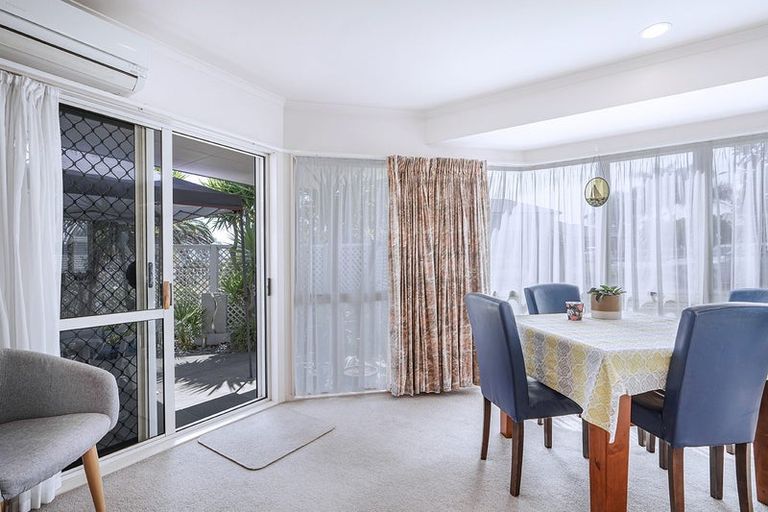 Photo of property in 2 Sunset Close, Western Heights, Hamilton, 3200