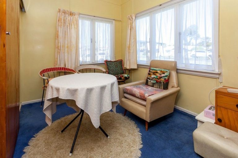 Photo of property in 114 Beverley Terrace, Whangamata, 3620