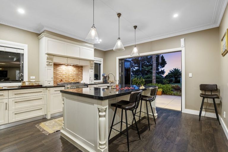 Photo of property in 12 Veale Road, Frankleigh Park, New Plymouth, 4310