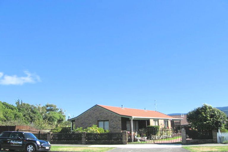 Photo of property in 65 Gibbons Street, Ebdentown, Upper Hutt, 5018