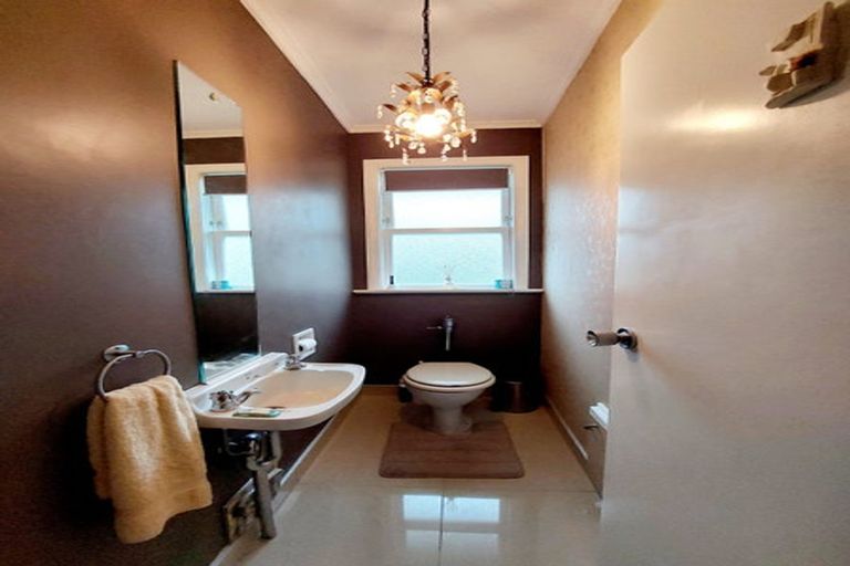 Photo of property in 28 Taupo Crescent, Plimmerton, Porirua, 5026