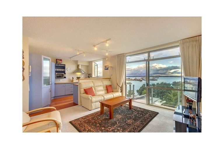Photo of property in 5/25 Stanley Point Road, Stanley Point, Auckland, 0624