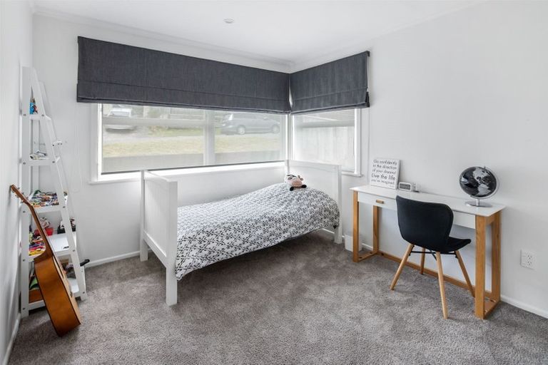 Photo of property in 12 Catherine Crescent, Paparangi, Wellington, 6037