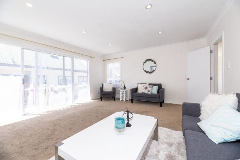 Photo of property in 1/29 Humphrey Kemp Avenue, Henderson, Auckland, 0612