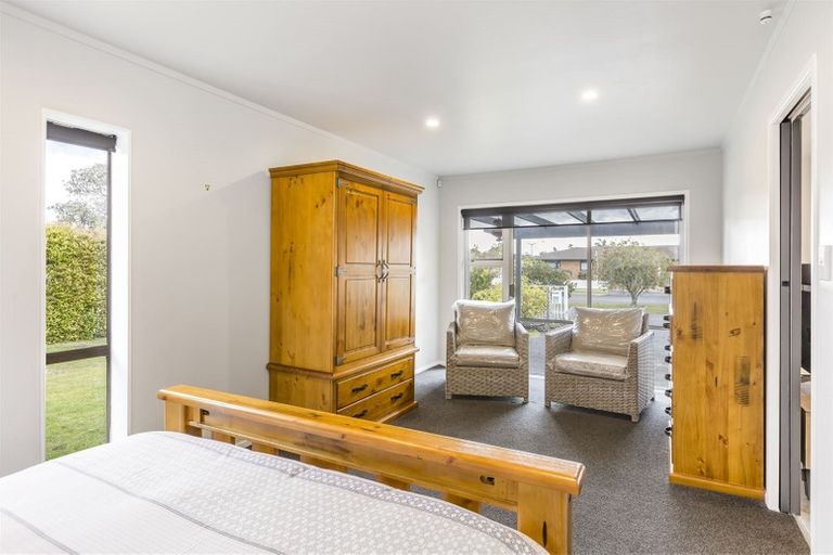 Photo of property in 2/99 Riverside Road, Orewa, 0931