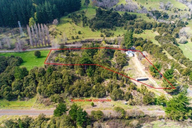 Photo of property in 437 Ellis Wallace Road, Eskdale, Napier, 4182