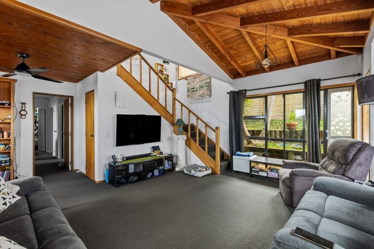 Photo of property in 1/86 Waimumu Road, Massey, Auckland, 0614