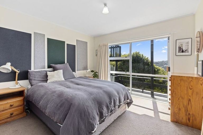 Photo of property in 2/10 Downing Street, Crofton Downs, Wellington, 6035