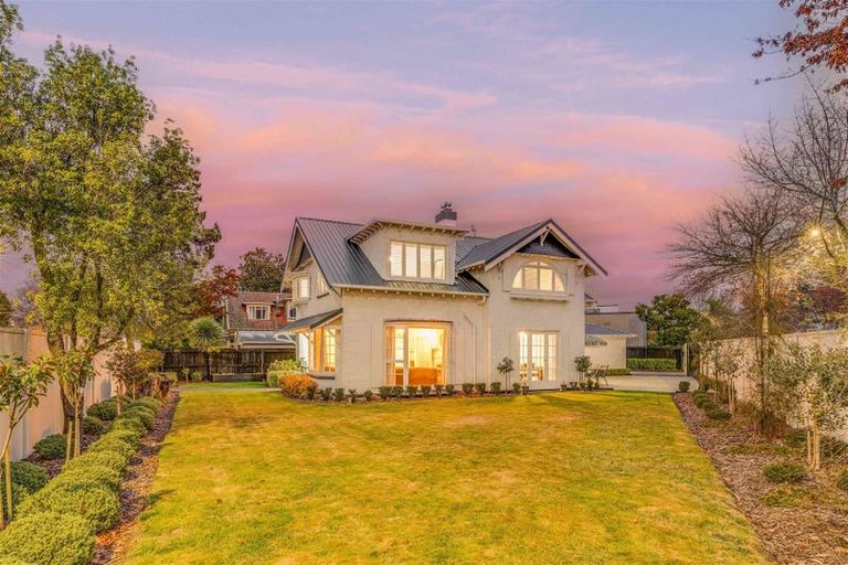 Photo of property in 24 Snowdon Road, Fendalton, Christchurch, 8052