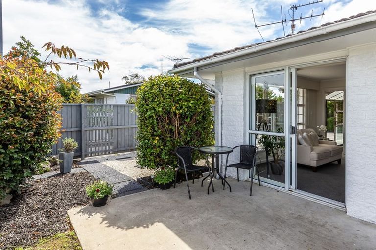 Photo of property in 1/200 Waimairi Road, Ilam, Christchurch, 8041