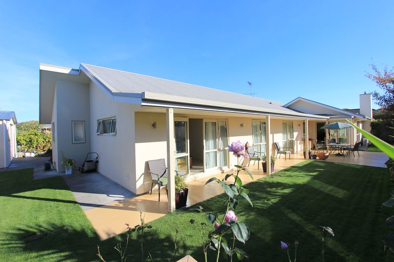 Photo of property in 20 Magnolia Drive, Springlands, Blenheim, 7201