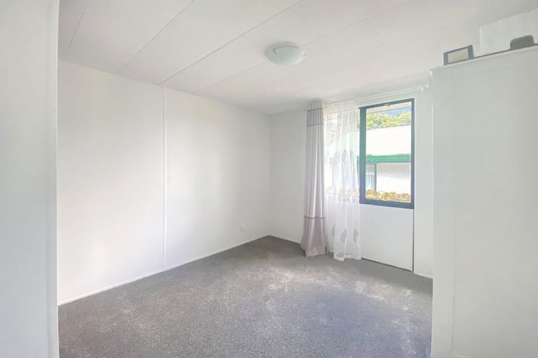 Photo of property in 1/22 Devonshire Road, Unsworth Heights, Auckland, 0632