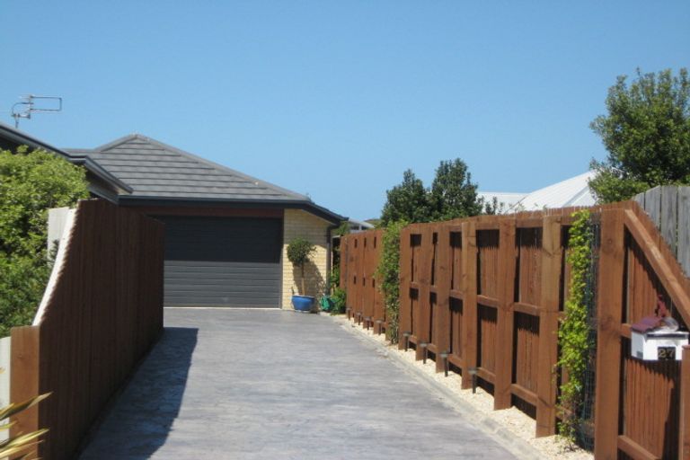 Photo of property in 27 Coolspring Way, Redwood, Christchurch, 8051