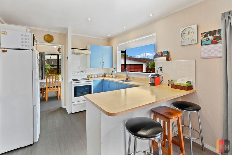 Photo of property in 7 Oakmont Place, Wattle Downs, Auckland, 2103