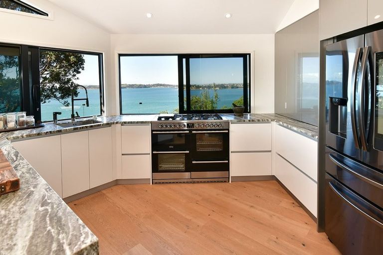 Photo of property in 86 Vipond Road, Stanmore Bay, Whangaparaoa, 0932