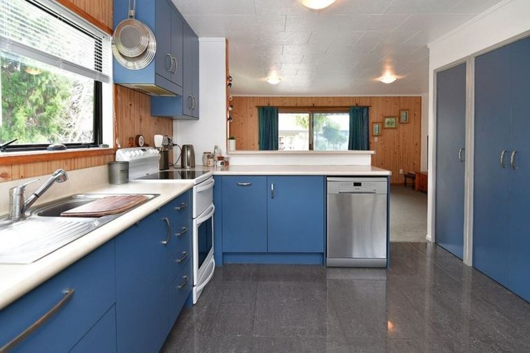 Photo of property in 25 Waiora Road, Stanmore Bay, Whangaparaoa, 0932