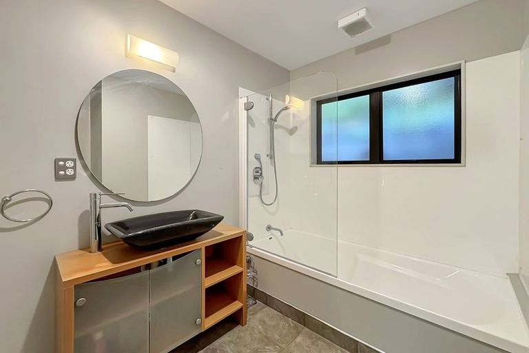 Photo of property in 5 Bank Road, Northland, Wellington, 6012