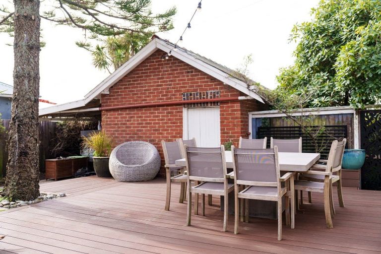 Photo of property in 20 Hargest Crescent, Saint Kilda, Dunedin, 9012