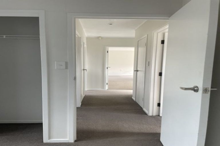 Photo of property in 2/33 Halberg Street, Glenfield, Auckland, 0629