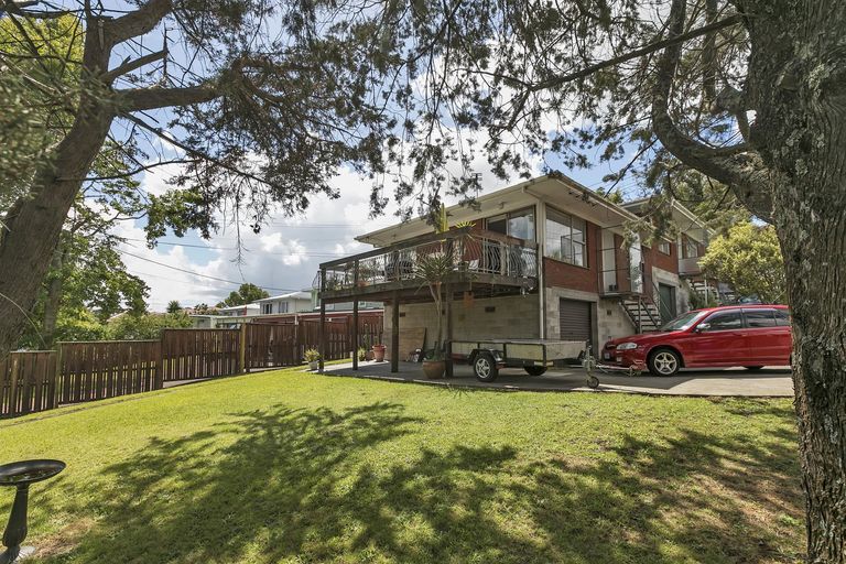 Photo of property in 1/75 Sabulite Road, Kelston, Auckland, 0602