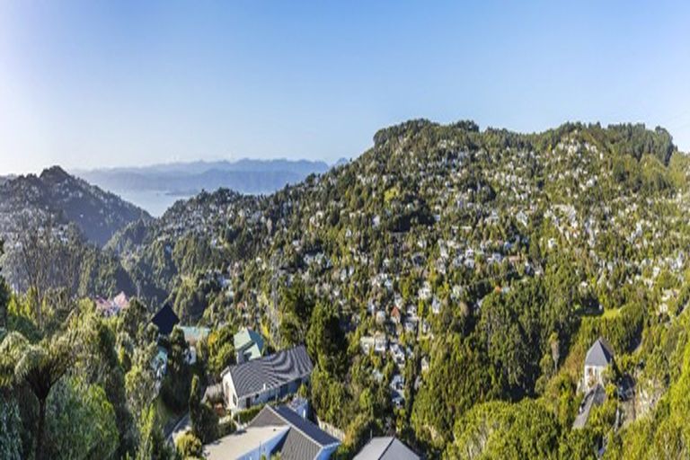 Photo of property in 9 Oldham Way, Crofton Downs, Wellington, 6035