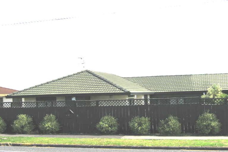 Photo of property in 2/77 Hutchinson Avenue, New Lynn, Auckland, 0600