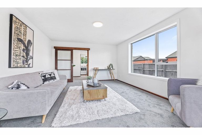 Photo of property in 2/37 Chipping Lane, Redwood, Christchurch, 8051