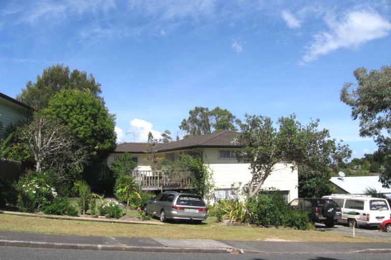 Photo of property in 22 Laurina Road, Sunnynook, Auckland, 0620